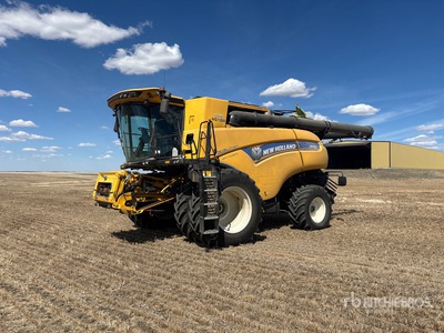 2022 New Holland CR9.90 4x4 Combine Harvester