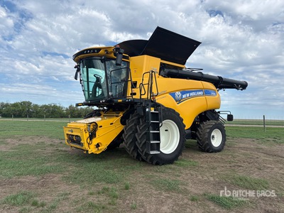 2022 New Holland CR9.90 4x4 Combine Harvester