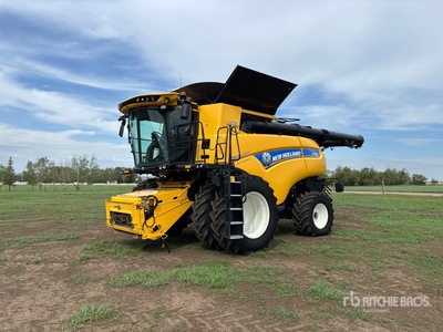 2022 New Holland CR9.90 4x4 Combine Harvester