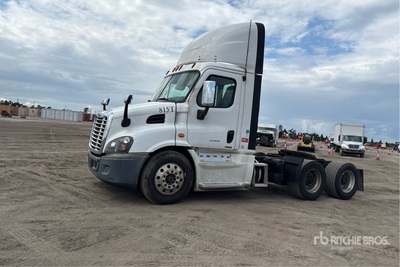 2016 Freightliner Cascadia 113 6x4 Day Cab Truck Tractor