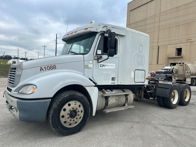 2004 Freightliner CL120 6x4 T/A Sleeper Truck Tractor 2004 Freightliner CL120 6x4 T/A Sleeper Truck Tractor