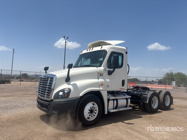 2018 Freightliner Cascadia 125 6x4 T/A Day Cab Truck Tractor