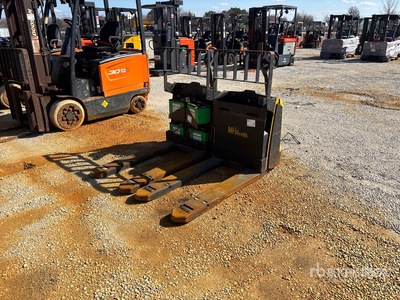 2017 Yale MPB045VGN24T2746 4510 lb Electric Pallet Jack