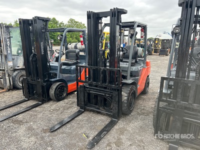 2019 Toyota 8FGU30 5620 lb Pneumatic Tire Forklift