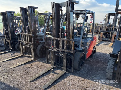 2019 Toyota 8FGU30 5620 lb Pneumatic Tire Heftruck