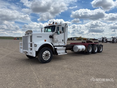 2014 Kenworth W900 8x4 Tri/A Day Cab Truck Tractor