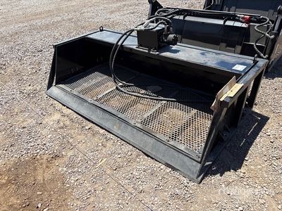 2026 GIYI GY-VB79 79 in Vibrating Bucket Varios implementos minicargadora