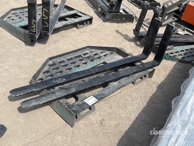 2026 GIYI GY-DHC 60 in Skid Steer Forks - Fits GIYI DHC (Unused)