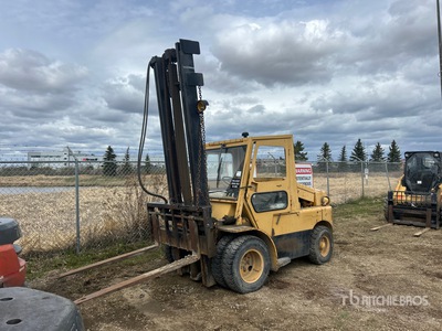 1980 Hyster H80C 8200 lb Pneumatic Tire Forklift