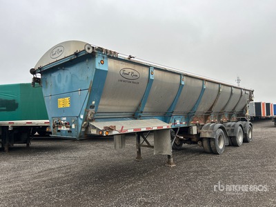 2019 Trout River 38 ft Tri/A Live Bottom Trailer