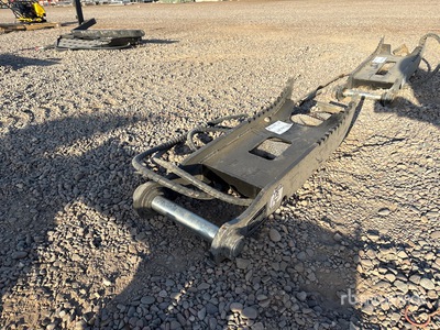2026 GIYI GY-XJ5T 12 in Hydraulic Excavator Thumb (Unused)