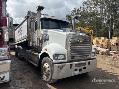 2017 Mack Trident 6x4 Camion à benne basculante D/E