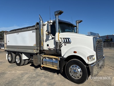 2017 Mack CMHR Trident 6x4 T/A Camión dumper