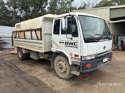 2002 UD PK212 4x2 Crew Cab Water Truck
