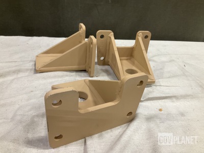 (17) Oshkosh 3842228 Mounting Brackets