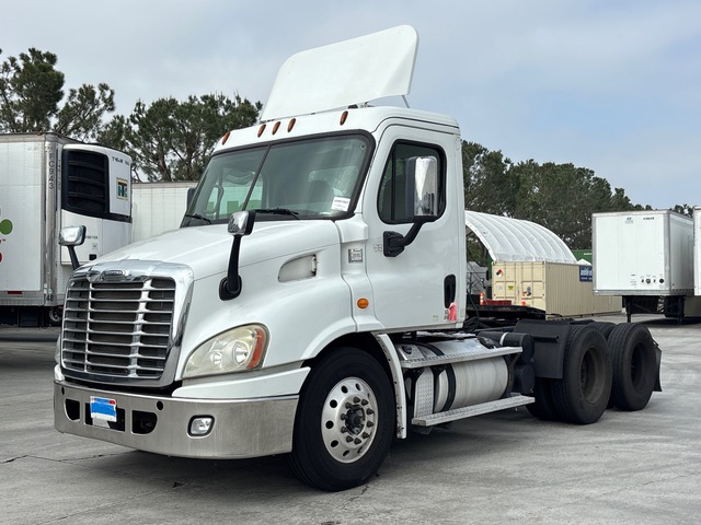 2015 Freightliner CA113 6x4 T/A Day Cab Truck Tractor