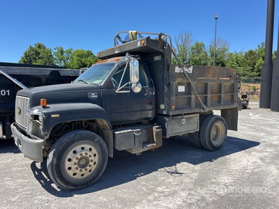 2000 Chevrolet C7500 4x2 شاحنة قلابة /محور واحد