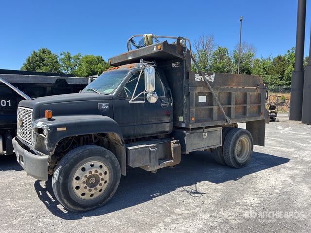 2000 Chevrolet C7500 4x2 S/A Dump Truck