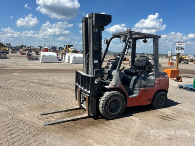2013 Toyota 7FGU30 1450 lb Pneumatic Tire Forklift