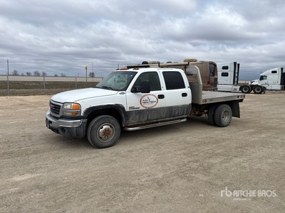 2005 GMC Sierra 3500 SLT Flatbed Truck