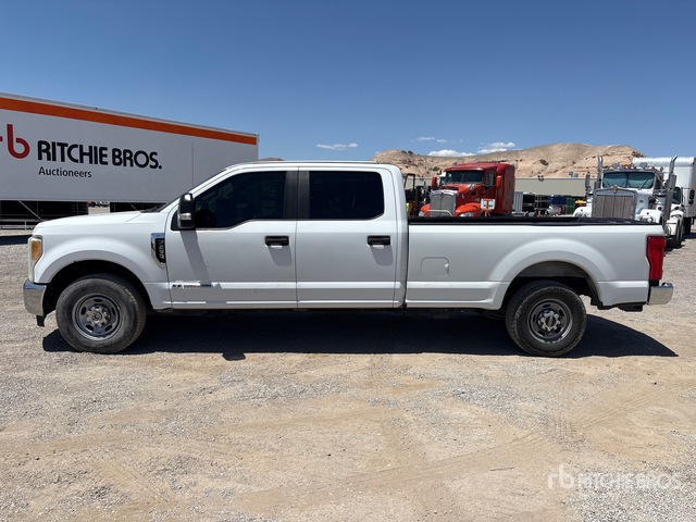 2017 Ford F-250 XL 4x2 Crew Cab Pickup