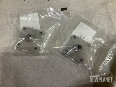 (2) Lynn Electronics 403851-2 Flange to Tube Straight Adapters