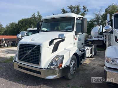 2013 Volvo VNL 6x4 T/A Day Cab Truck Tractor