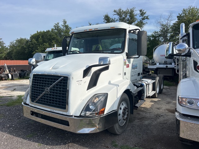 2013 Volvo VNL 6x4 T/A Day Cab Truck Tractor 2013 Volvo VNL 6x4 T/A Day Cab Truck Tractor