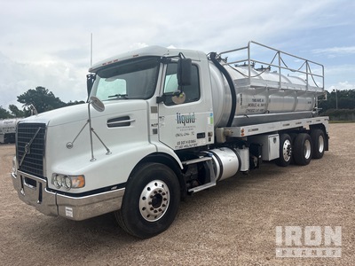 2010 on 2013 Volvo VHD 6x4 Vacuüm tankwagen