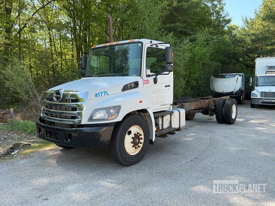 2018 Hino 338 4x2 Autocarro cabina e telaio