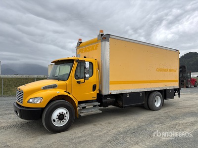 2006 Freightliner M2 106 4x2 Camion fourgon