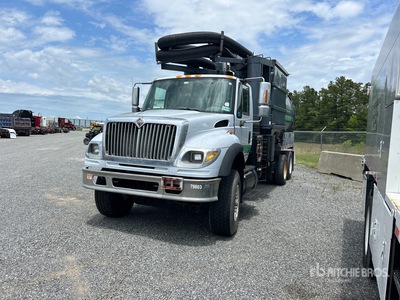Guzzler on 2004 International 7600 6x4 Camion excavateur par aspiration (Inoperable)