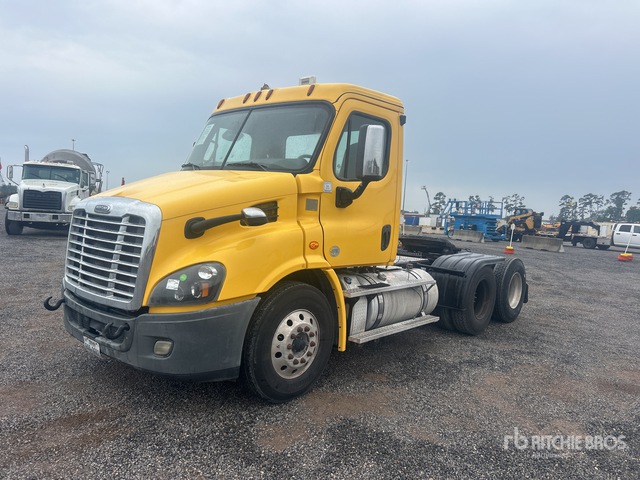 2019 Freightliner Cascadia 113 6x4 T/A Day Cab Truck Tractor