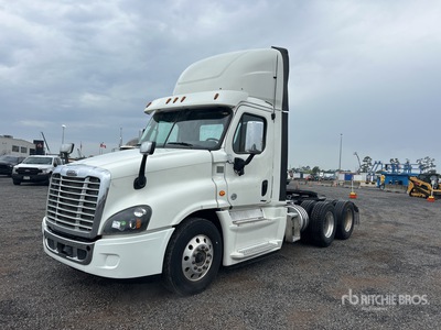 2018 Freightliner Cascadia 125 6x4 T/A Day Cab Truck Tractor