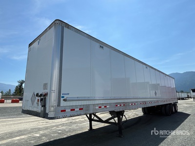 2014 Vanguard 53 ft x 102 in Tri/A Remolque de furgoneta