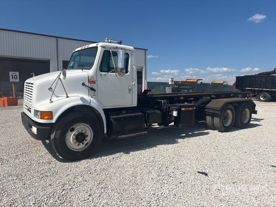 1999 International 8100 6x4 Roll-Off Truck (Inoperable)
