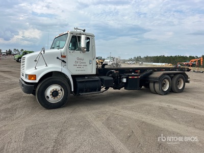 1999 International 8100 6x4 Camion porteur à faux-cadre basculant (Inoperable)
