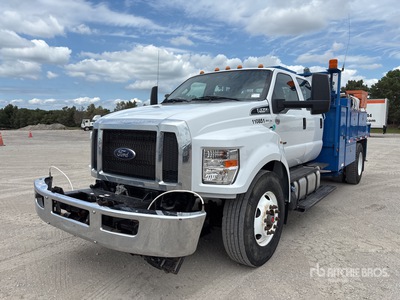 2021 Ford F-750 4x2 Crew Cab Camion utilitaire
