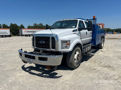2021 Ford F-750 4x2 Crew Cab Autocarro di servizio