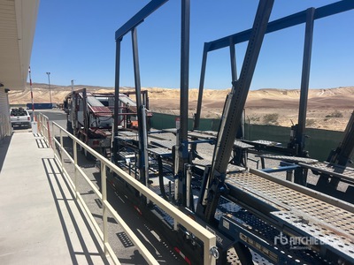 2007 Peterbilt 379 Car Carrier Truck