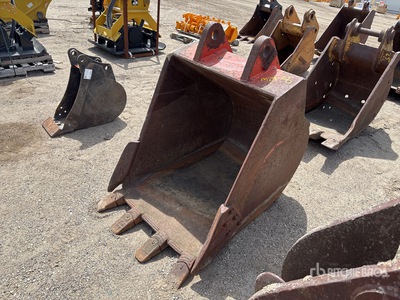 36 in Digging Excavator Bucket