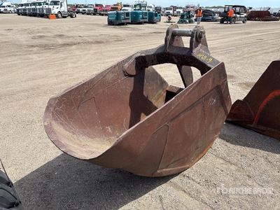 38 in Cleanup Excavator Bucket