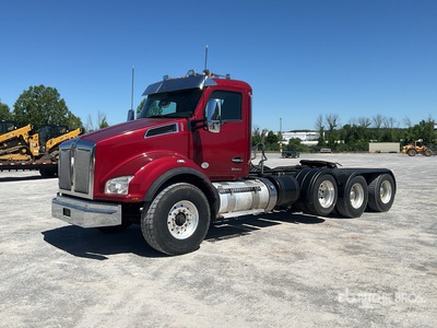 2022 Kenworth T880 8x4 Tri/A Day Cab Truck Tractor