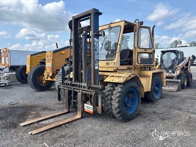 1984 Vallee 4DA8 8000 lb Carrello elevatore fuoristrada (Inoperable)