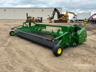 2014 John Deere 615P 15 ft Tête de moissonneuse-batteuse