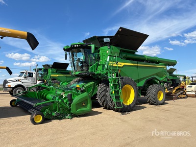 2022 John Deere X9 1000 Signature Edition Combine Harvester