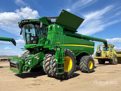 2021 John Deere S780 Combine Harvester