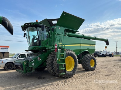 2016 John Deere S680 Combine Harvester