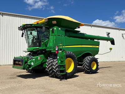 2014 John Deere S680 Combine Harvester
