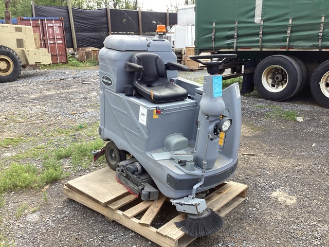 Nilfisk-Advance Adgressor 3220C Floor Scrubber